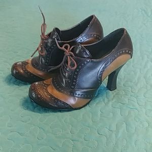 Lace-up Oxford Heels